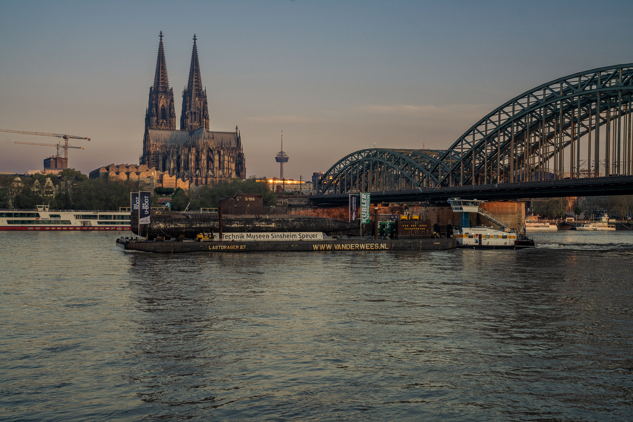 ... finally made a stop in the metropolis of Cologne. Thousands made a pilgrimage to the landing stage to welcome U17.