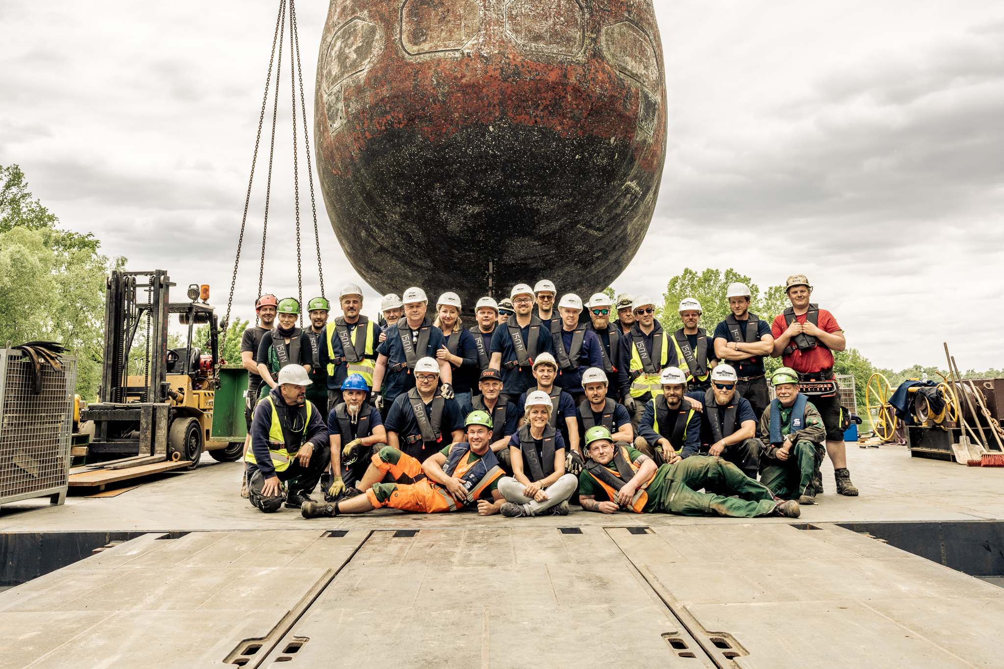 May we introduce the transport crew: Van der Wees, Fischer Kran und Transport GmbH & Co. KG, Spedition Kübler GmbH and our colleagues.