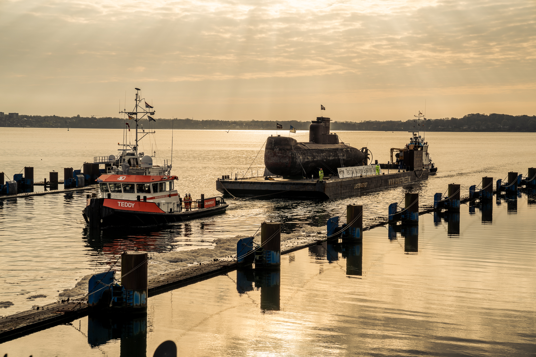 29 April: U17, towed by the tug Teddy, left the dry dock for the Kiel Canal. The start of an exciting journey.